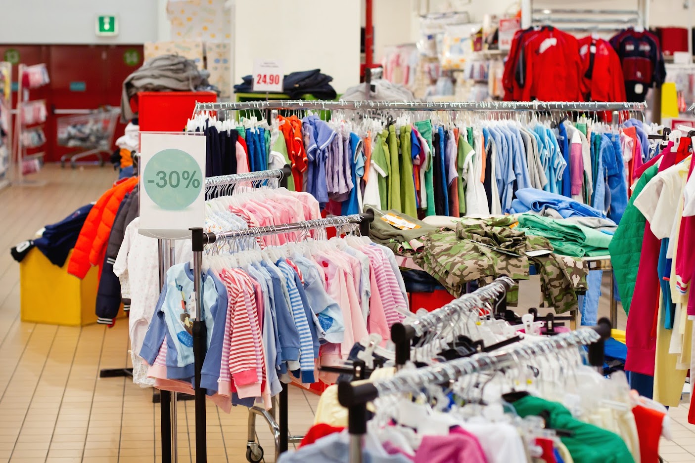 4 Ways to Use Storage Units for Summer Clearance Purchases